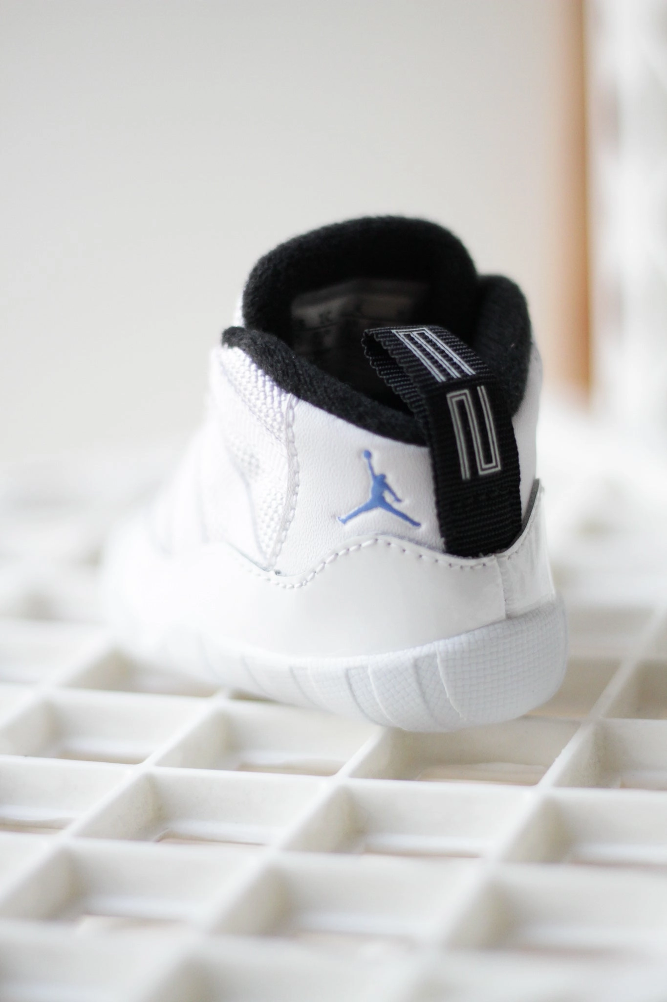 JORDAN 11 (CB) LEGEND BLUE