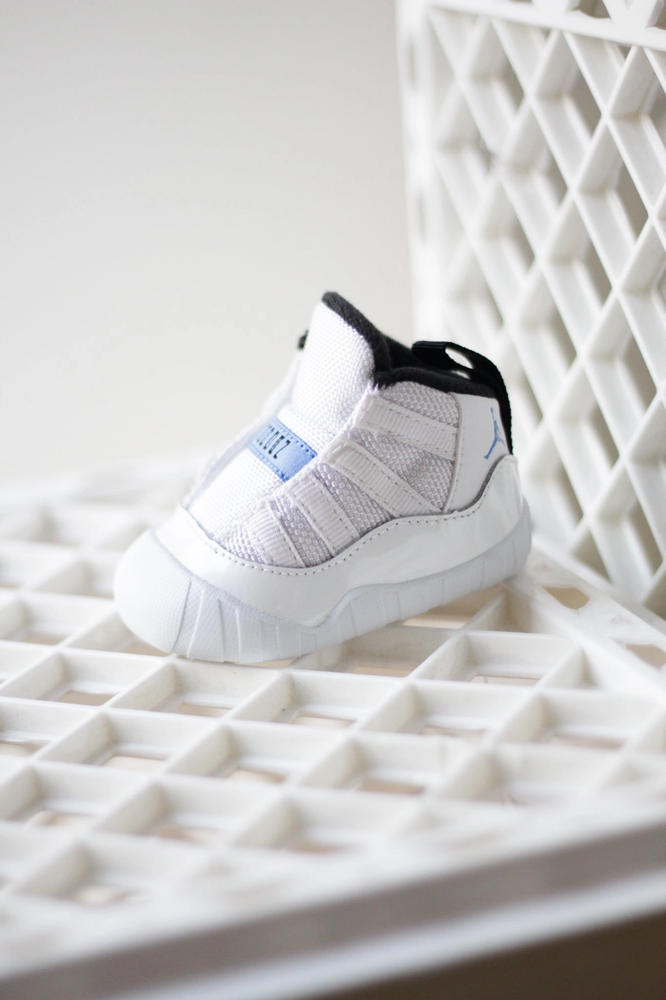 JORDAN 11 (CB) LEGEND BLUE